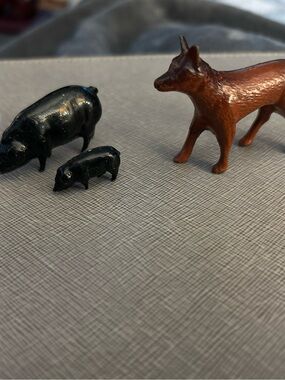 vintage miniature metal farm animal figurines.